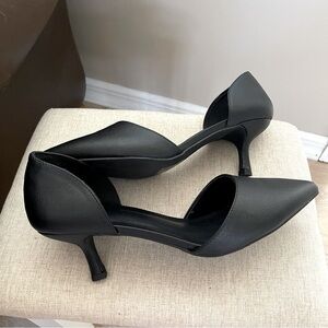 H by Halston Black Pointed Toe D'Orsay Kitten Heel Pumps